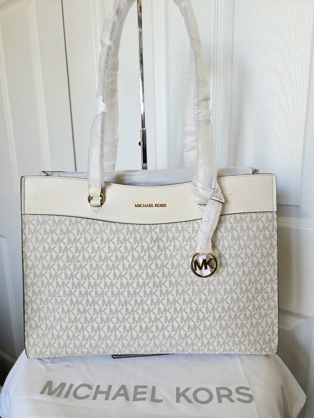 NEW Michael Kors Lt Cream Multi Jet Set Signature Large Pocket Travel Tote Bag